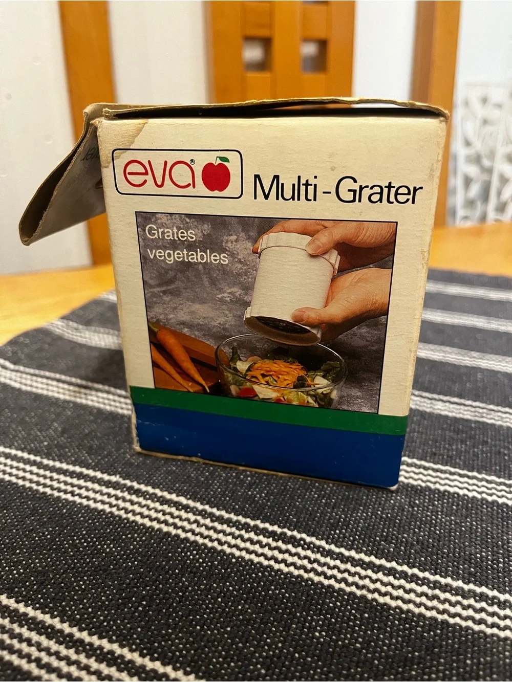 Eva Multi-Grater - White with Blue & Green Box